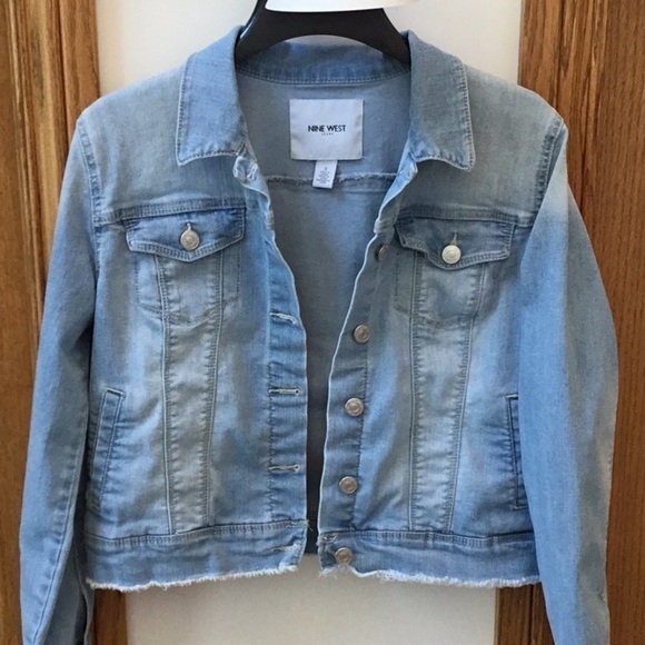Nine West light wash, distressed jean jacket. Women’s size small, some stretch - Picture 1 of 15